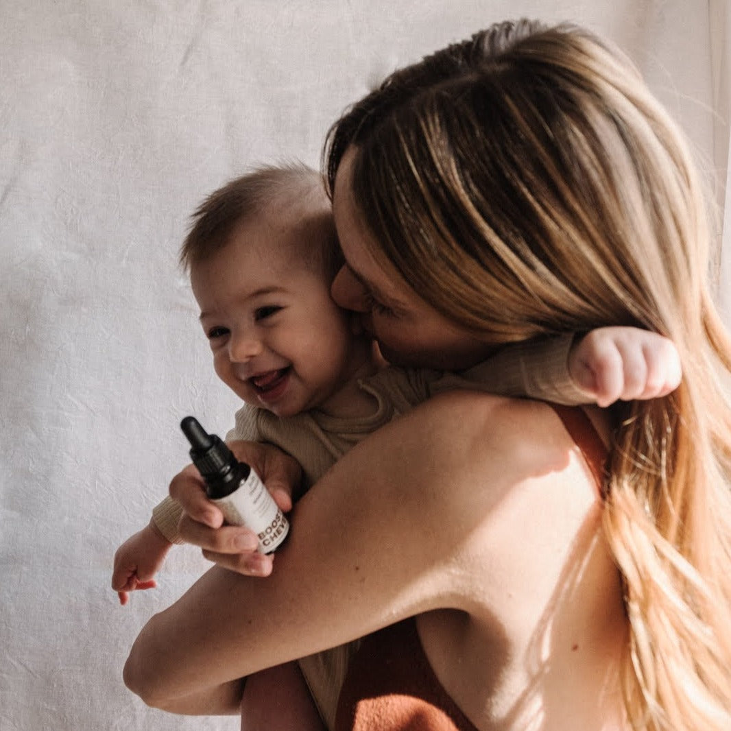 Soin capillaire Mama Hair – format pipette pratique, pour renforcer la fibre capillaire et stimuler la pousse