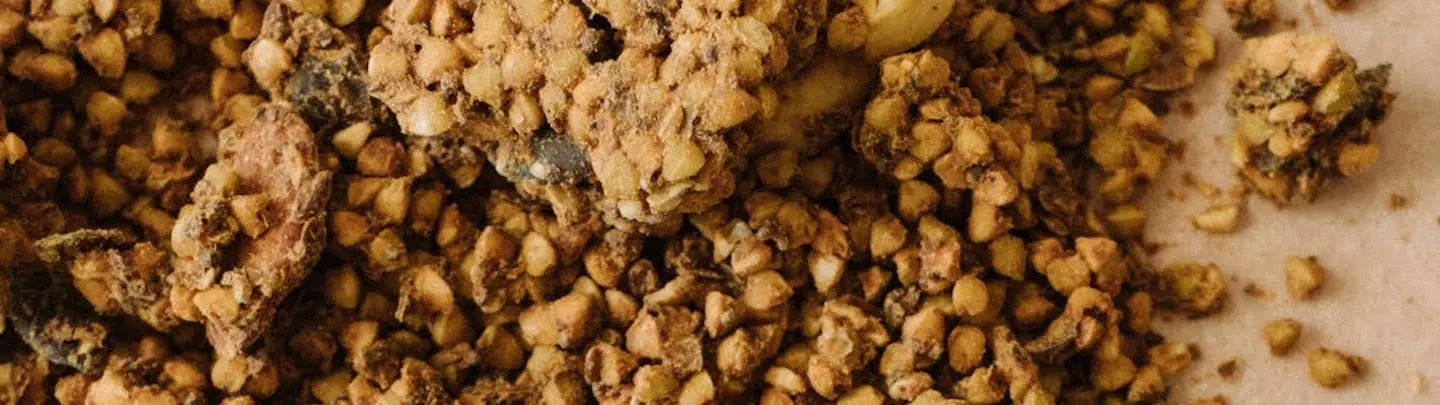 Soupe de légumes au granola et noix de cajou