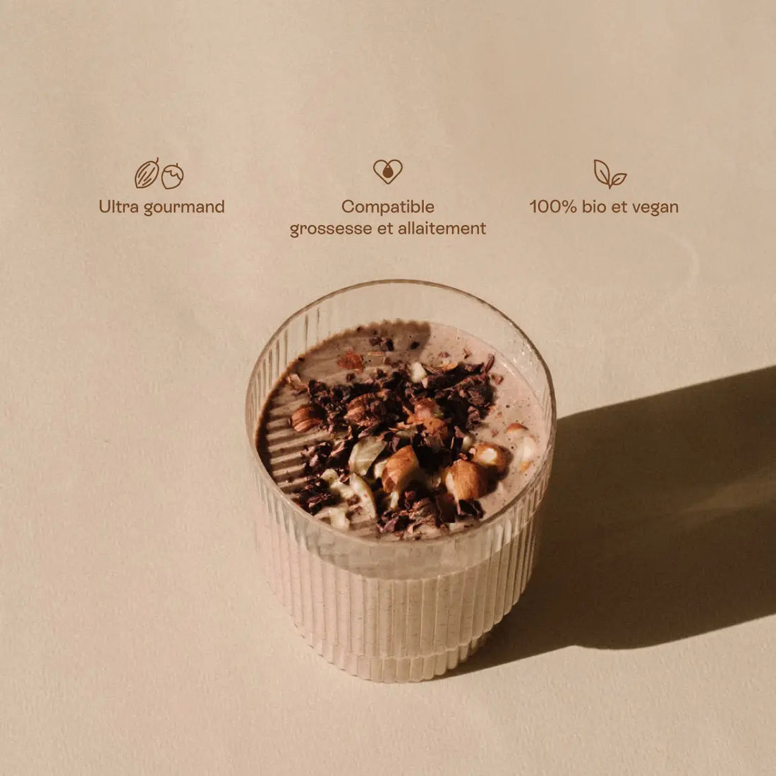 visuel d'un smoothie de la poudre protéine végétale chocolat noisette