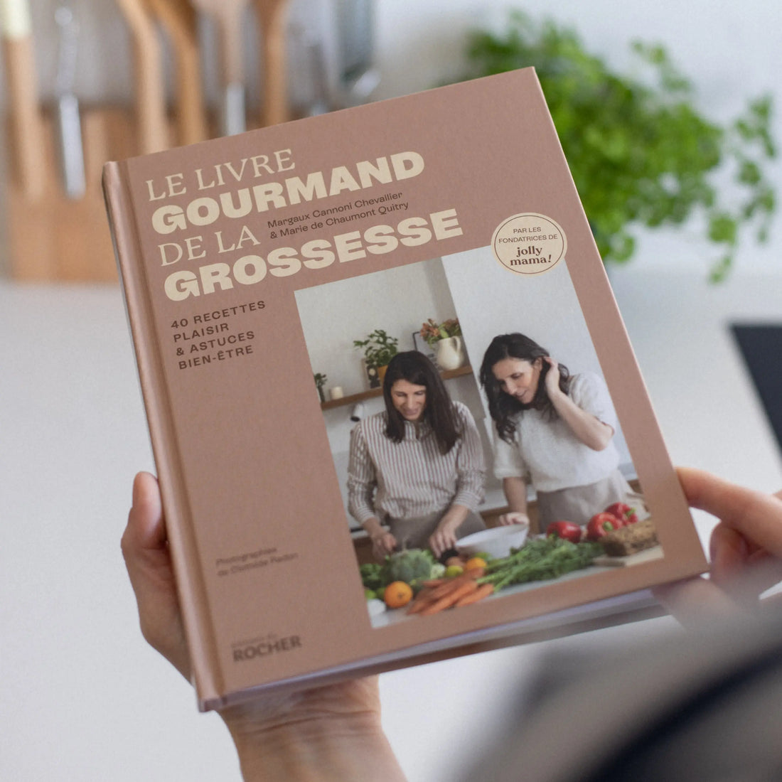 Guide nutritionnel grossesse – visuel de femme enceinte militant pour alimentation saine